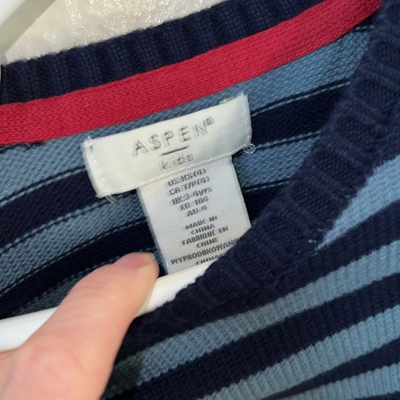 Boy’s Christmas sweater nwt - Picture 3 of 5